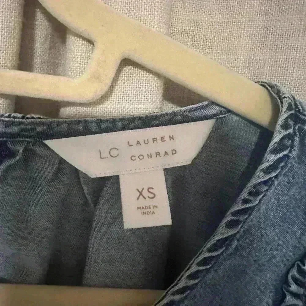 Lauren Conrad Blue Denim Peasant Top with Lace Detail, Size XS, Casual Office - Picture 5 of 5